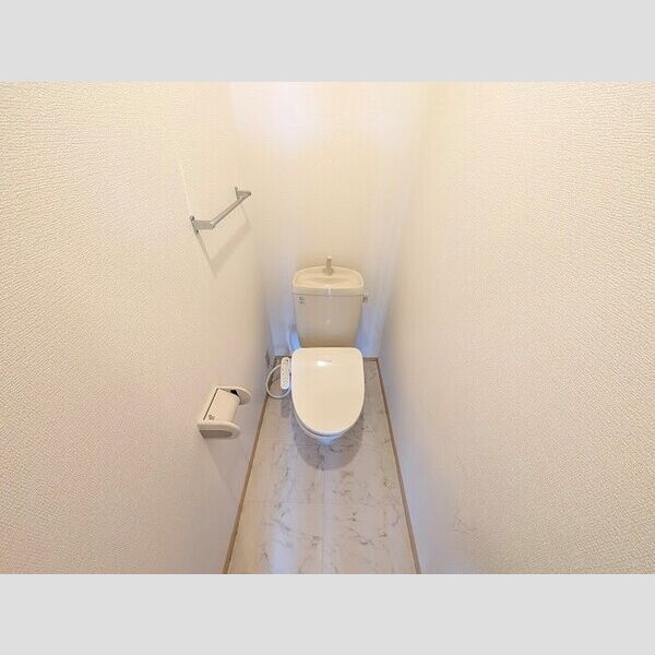 トイレ (温水洗浄暖房便座設置)