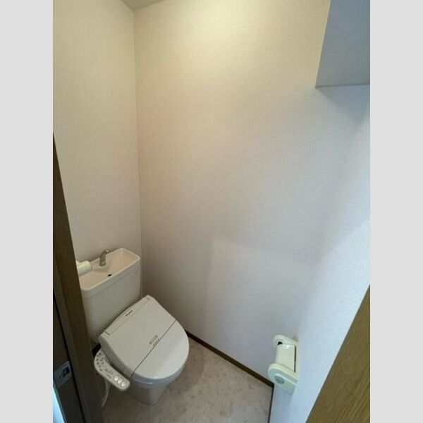 トイレ (トイレ)