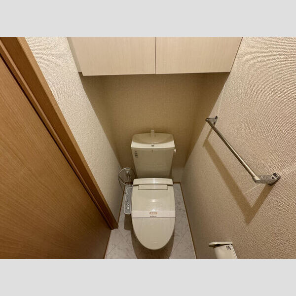 トイレ (トイレ)