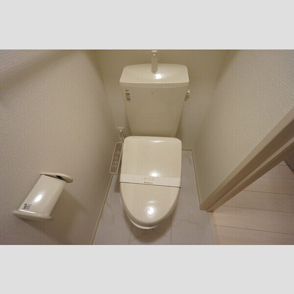 トイレ (トイレ)