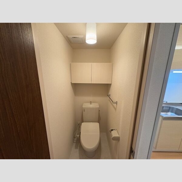 トイレ (トイレ)