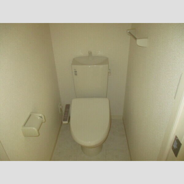 トイレ (トイレ)