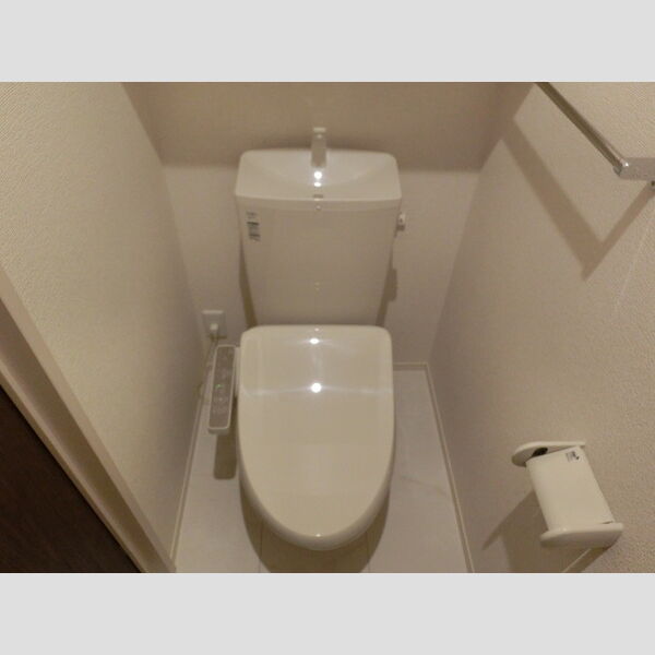 トイレ (トイレ)