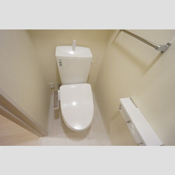 トイレ (温水洗浄暖房便座)