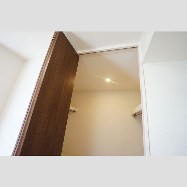 収納 (ウォーキングクローゼット)