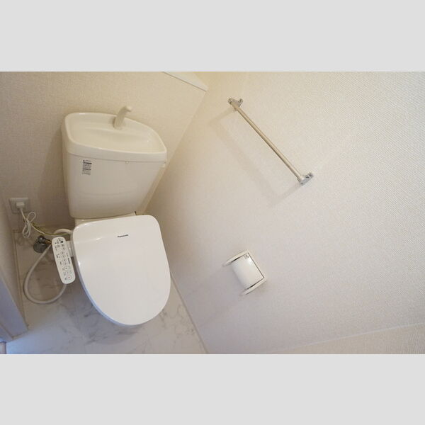 トイレ (温水洗浄暖房便座)