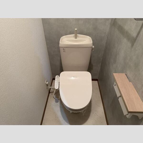 トイレ (トイレ)