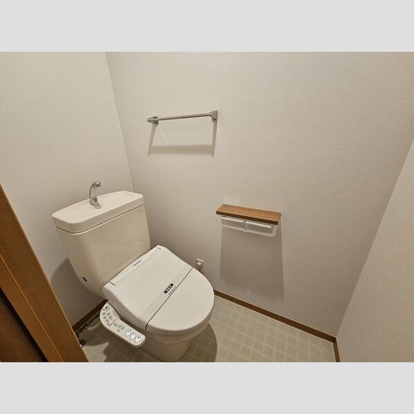 トイレ (トイレ)