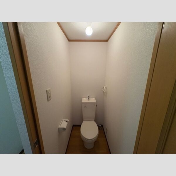 トイレ (トイレ)