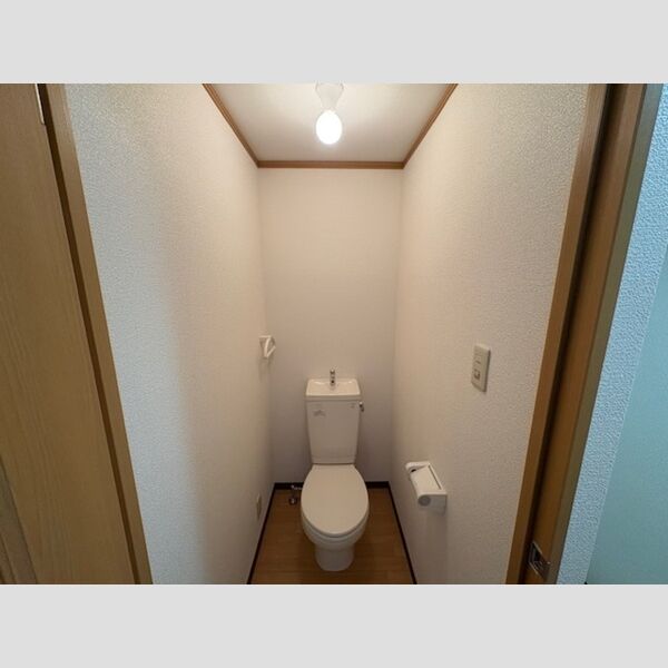 トイレ (トイレ)