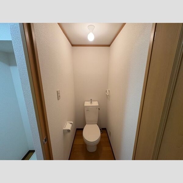 トイレ (トイレ)