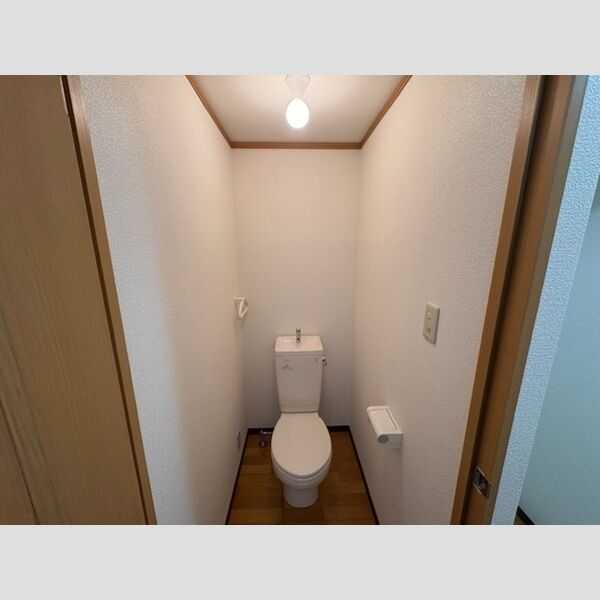 トイレ (トイレ)