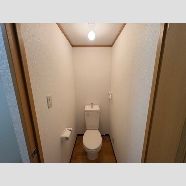 トイレ (トイレ)