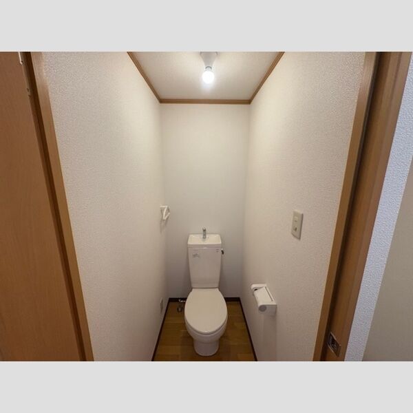 トイレ (トイレ)