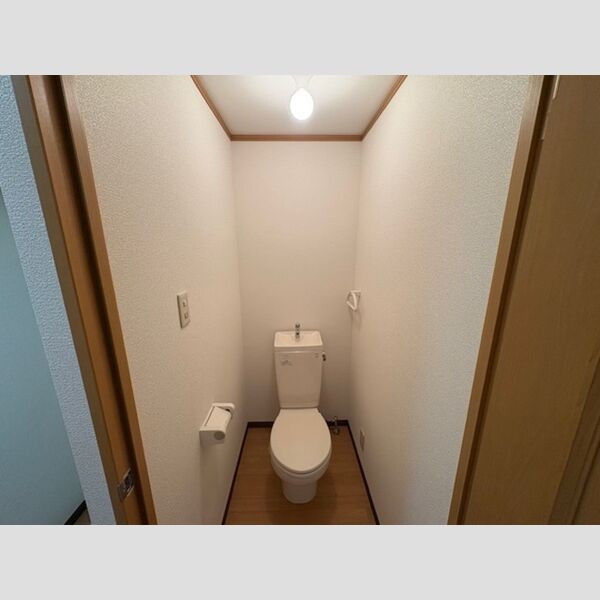 トイレ (トイレ)