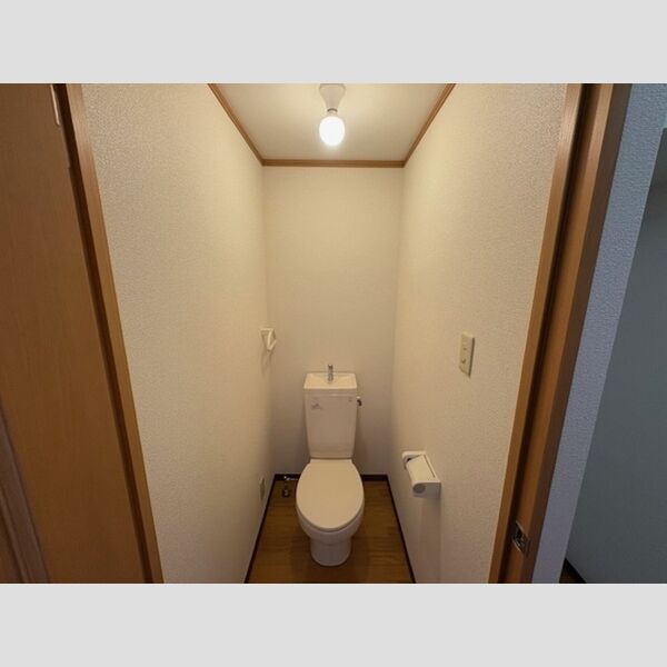 トイレ (トイレ)