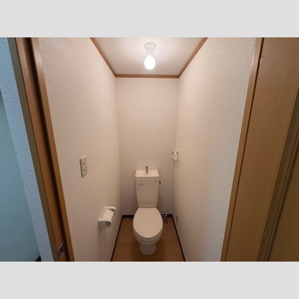 トイレ (トイレ)