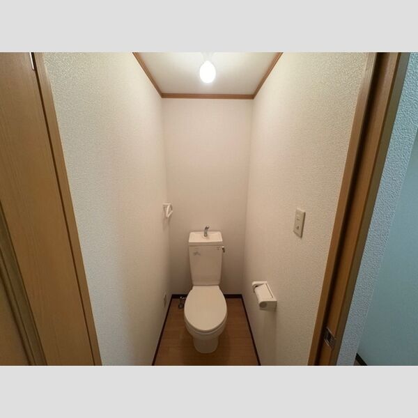 トイレ (トイレ)