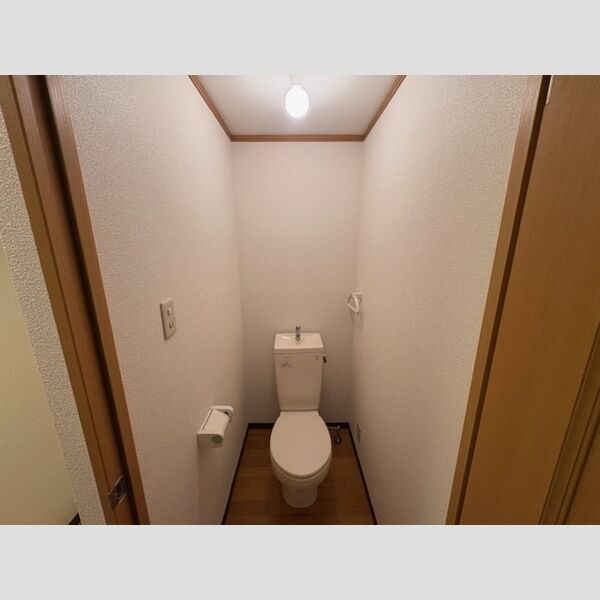 トイレ (トイレ)