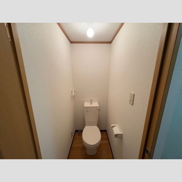 トイレ (トイレ)