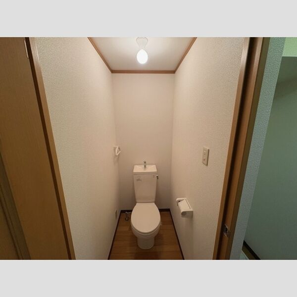 トイレ (トイレ)