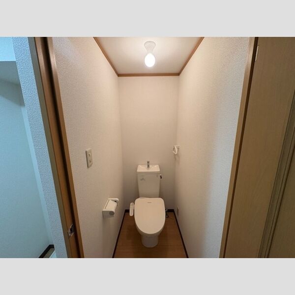 トイレ (トイレ)
