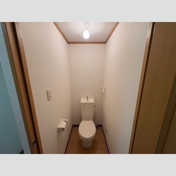 トイレ (トイレ)