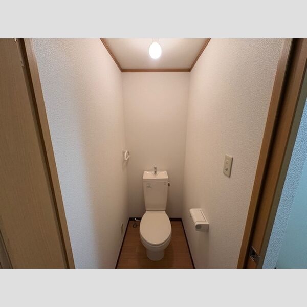 トイレ (トイレ)