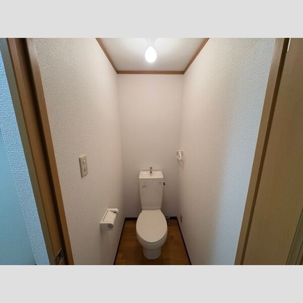 トイレ (トイレ)