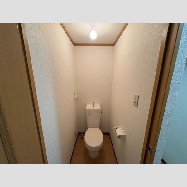 トイレ (トイレ)