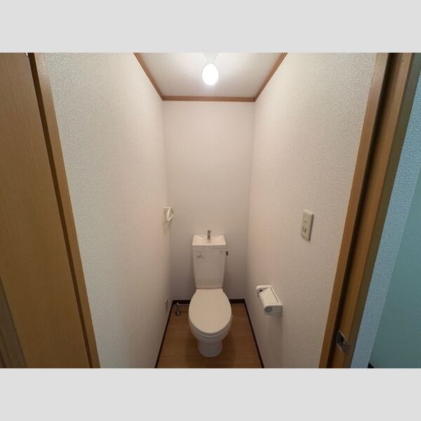 トイレ (トイレ)