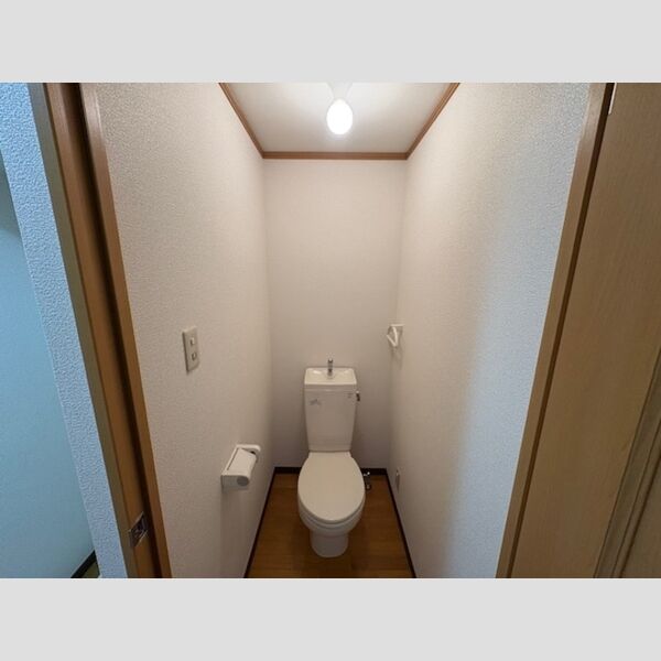 トイレ (トイレ)