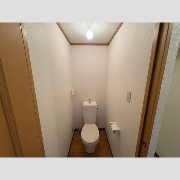 トイレ (トイレ)