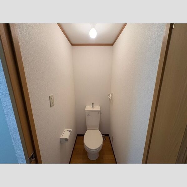 トイレ (トイレ)