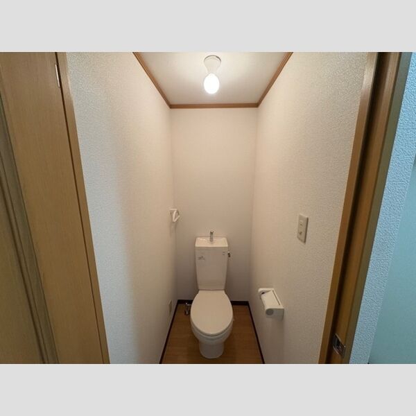 トイレ (トイレ)