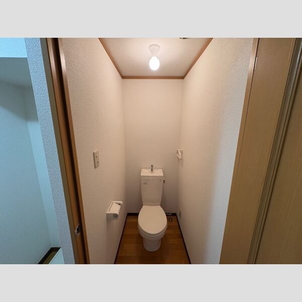 トイレ (トイレ)
