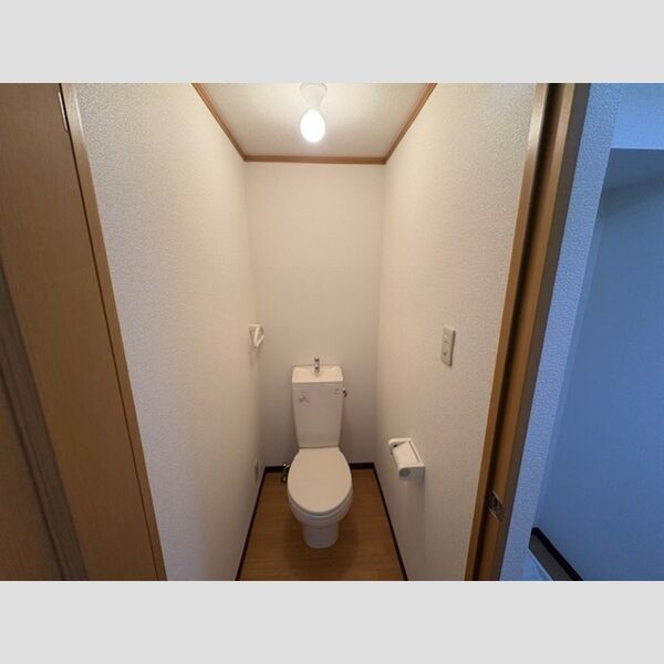 トイレ (トイレ)