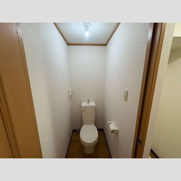 トイレ (トイレ)