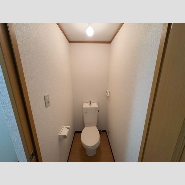 トイレ (トイレ)