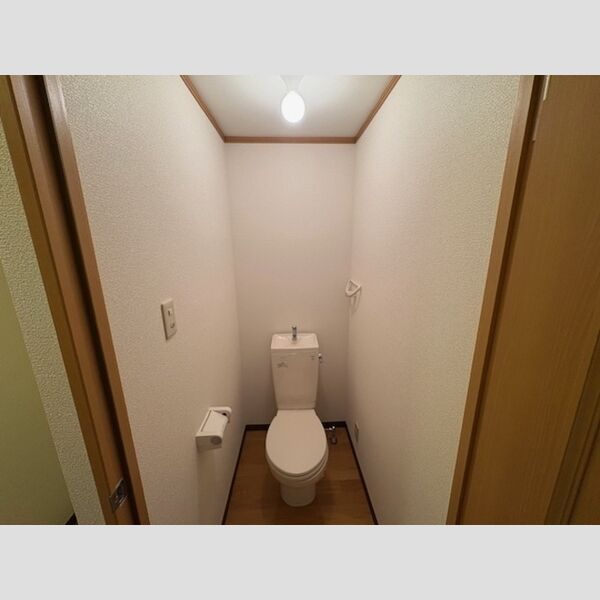 トイレ (トイレ)