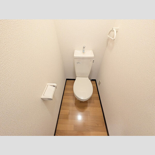 トイレ (トイレ)