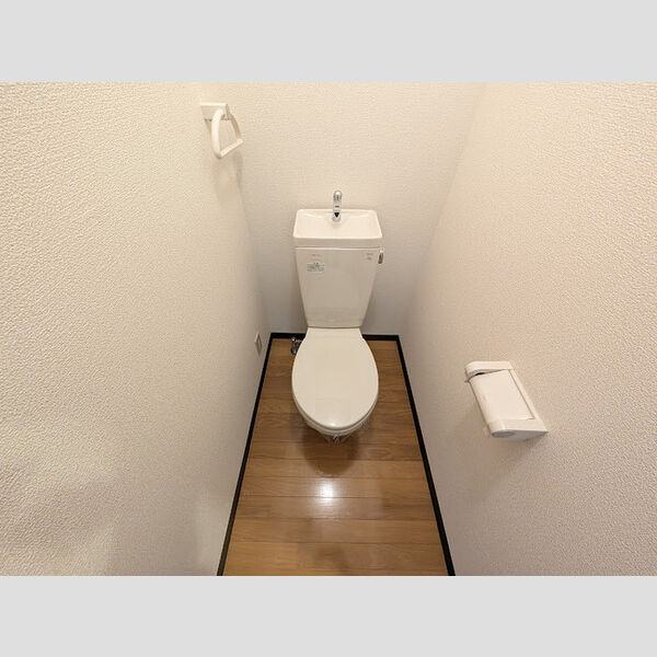 トイレ (トイレ)