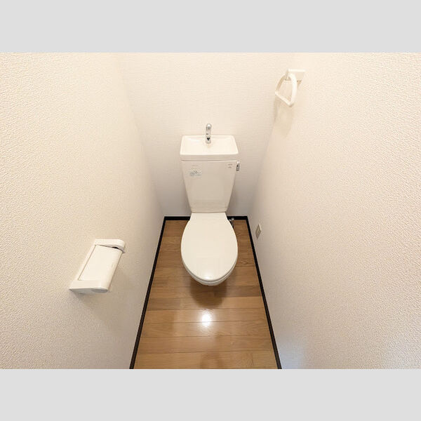 トイレ (トイレ)