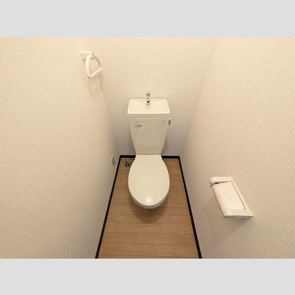 トイレ (トイレ)