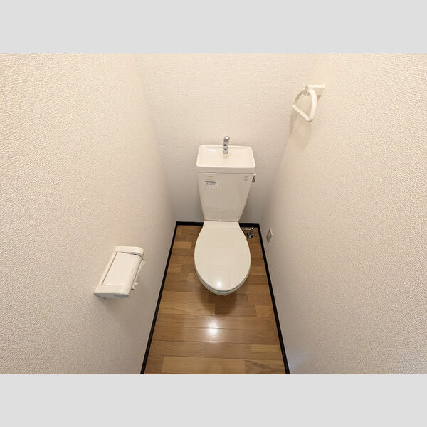 トイレ (トイレ)