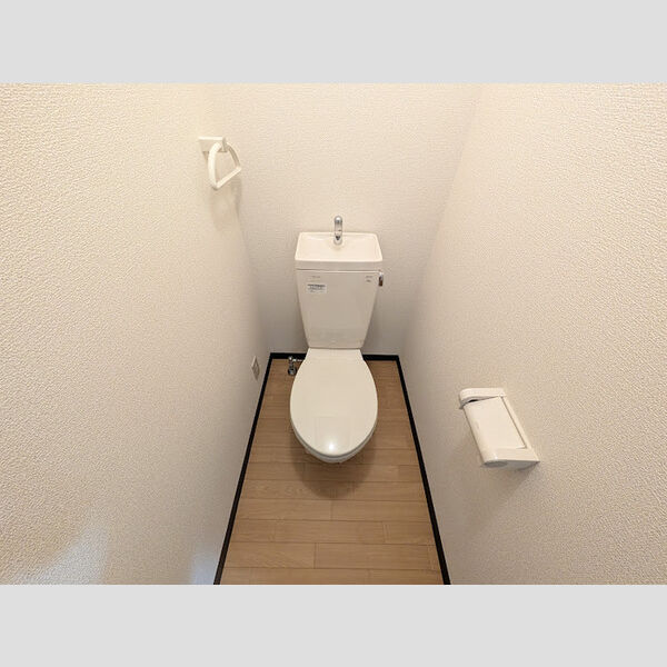 トイレ (トイレ)