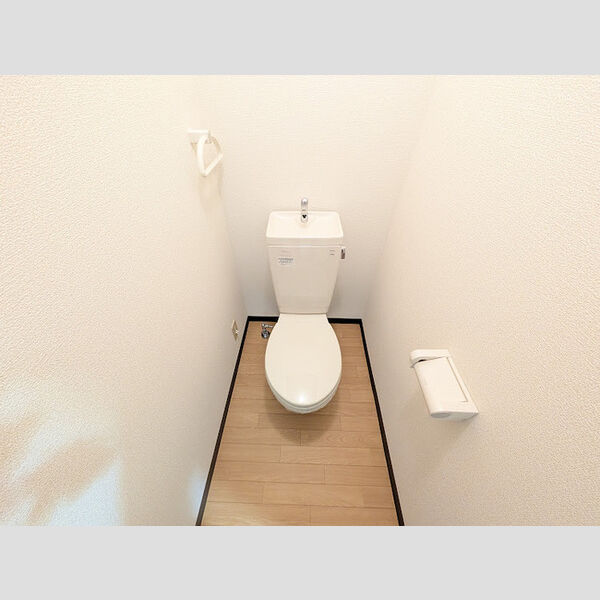 トイレ (トイレ)
