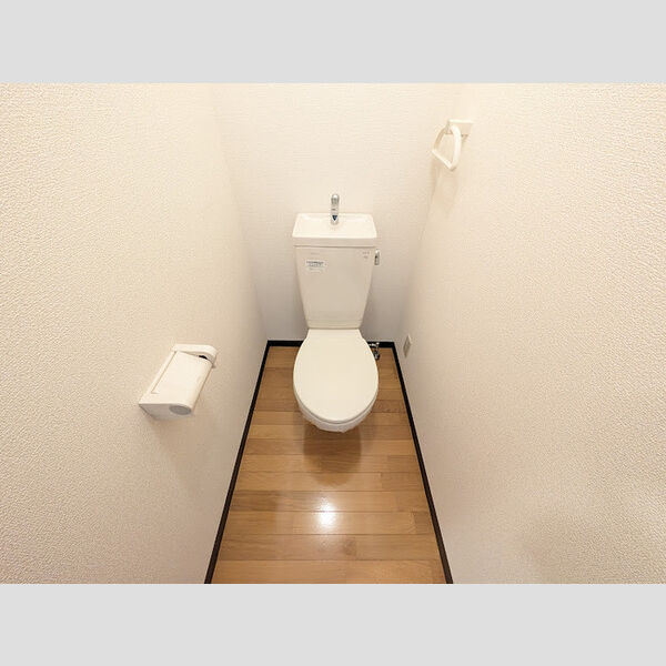 トイレ (トイレ)