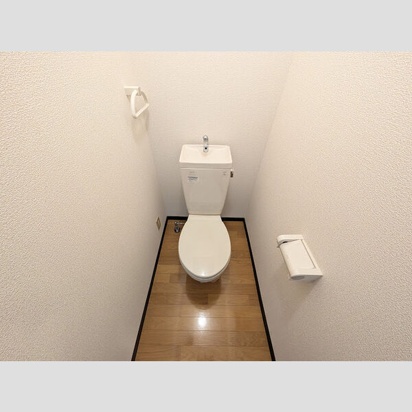 トイレ (トイレ)