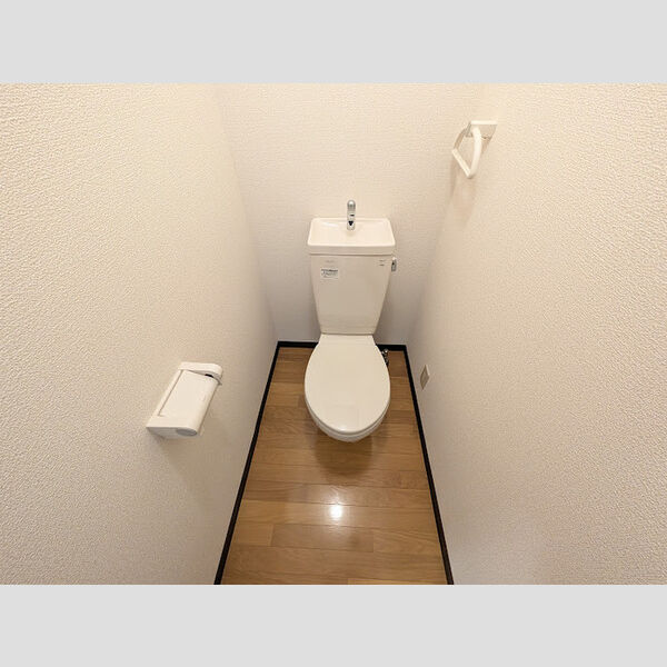 トイレ (トイレ)